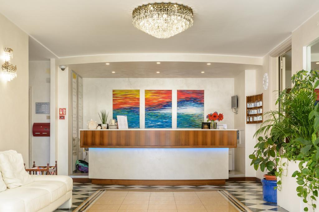 Hotel Croce Di Malta Lignano Sabbiadoro Eksteriør billede